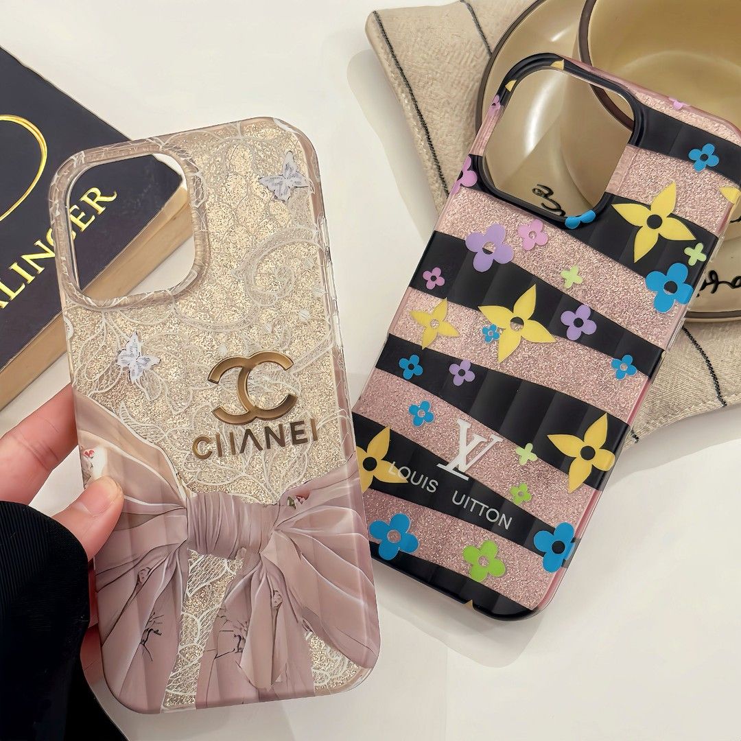 Chic Elegance: Luxury Pearl-Embellished iPhone Case